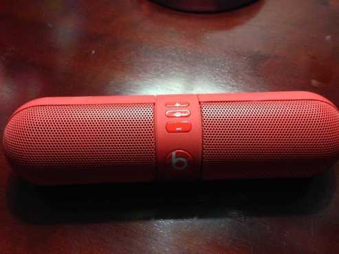 BEATS PILL REPLICA. BLUETOOTH DOCKINGSOUND STATION. 4months old, perfect sound an good battery time