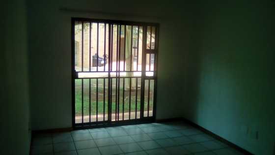 Beautiful 1 Bedroom Bachelors IDEAL FOR STUDENTS R4500 per month (Negotiable) - call 078 060 3459