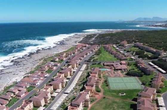 beautiful 2nd floor unit in Hermanus Beach Club