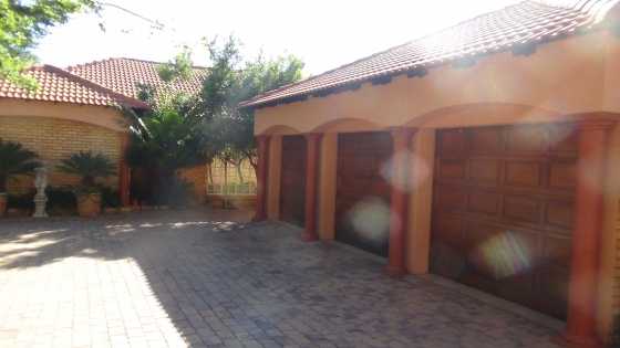 Beautiful 3 bedroom House  Montana Park  R 2 600 000