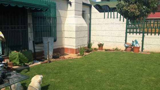 Beautiful 3 bedroom townhouse at birchleigh north, kempton park