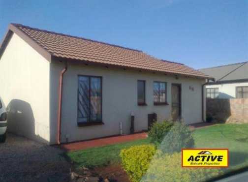 BEAUTIFUL 3 BEDROOMs HOUSE TO RENT IN ORCHARDS