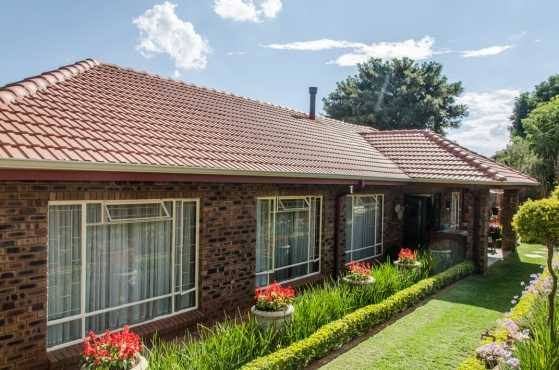 Beautiful 4 Bedroom House foor Sale in Waverley,Pretoria