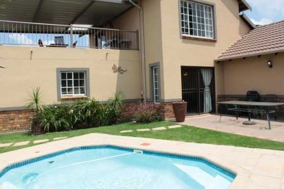 BEAUTIFUL 4 BEDROOM TOWNHOUSE IN POMONA, KEMPTON PARK