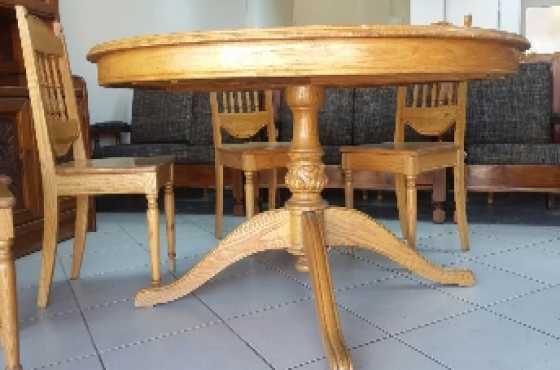 Beautiful 5 seater dining room set R 3300