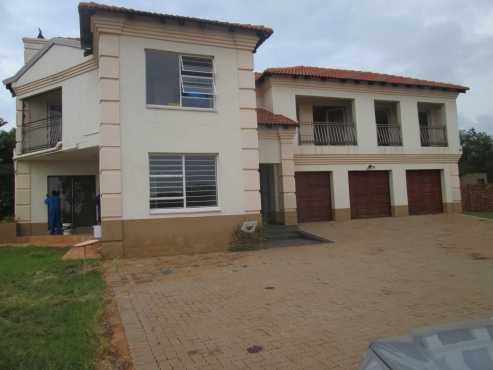 Beautiful 6 Bedoom Double Storey House to Rent in Wonderpark