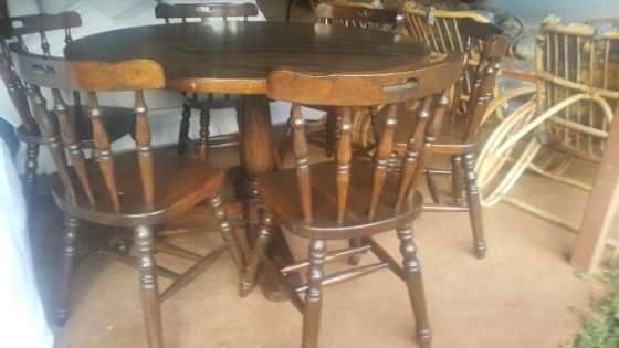 Beautiful 6 Seater antique dinning set