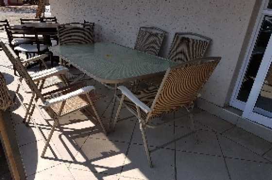 Beautiful 6 seater patio set R 2350