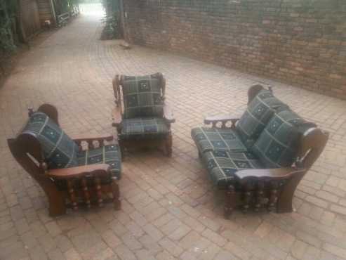 Beautiful antique lounge suite R 1550