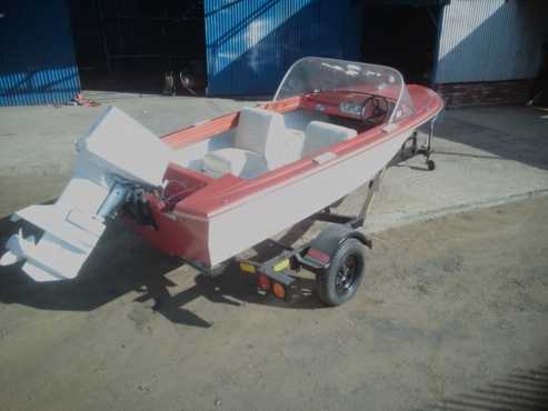 Beautiful boat for sale 100hp johnson motor