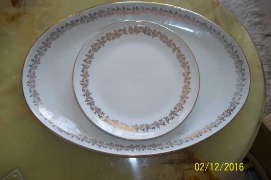 Beautiful CONSTANTIA Oval White and Gold Dinner Plate and Side Plate Set