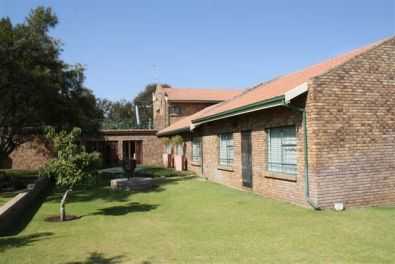 Beautiful Family Home on the Roodeplaat dam