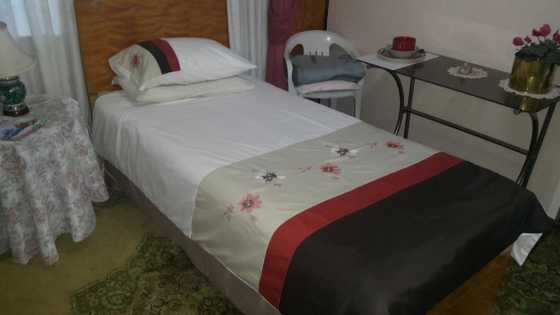Beautiful furnished bachelor flat in Three Rivers at Vereeniging