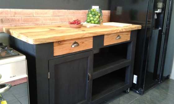 Beautiful kitchen islands on wheels