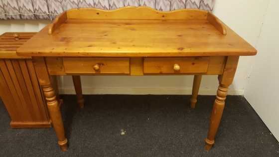 Beautiful Ladies Writing Desk