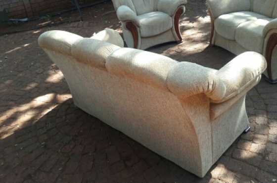 Beautiful lounge suite R 2850