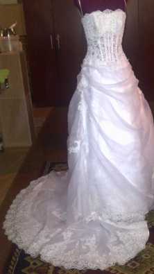 Beautiful Moulon Rouge Wedding dress. Size 8-10