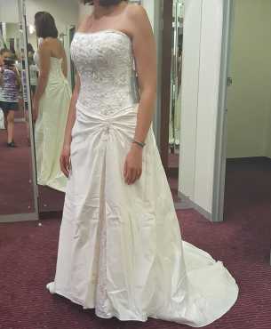 Beautiful New Wedding Dress For Sale