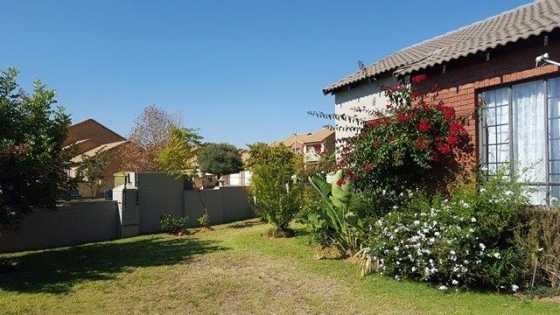 Beautiful Simplex for FOR SALE in MOOIKLOOF RIDGE