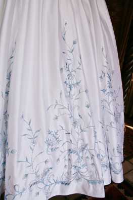 BEAUTIFUL size 18 (adjustable) wedding dress