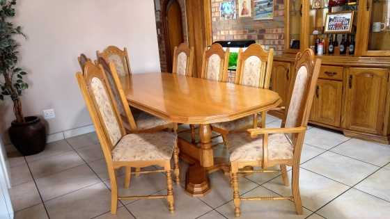 BEAUTIFUL SOLID OAK WOOD 8 SEATER DINNING TABLE amp SIDEBOARD FOR SALE