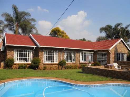 Beautiful Spacious 5 Bedroom House for sale in Pierre v Ryneveld