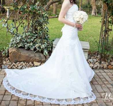 Beautiful wedding dress and cathedral veil for sale