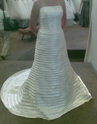 BEAUTIFUL WEDDING DRESS FOR SALE