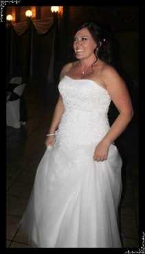 Beautiful wedding dress for sale