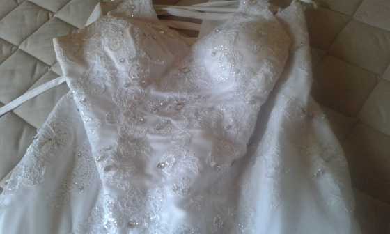 Beautiful Wedding dress for Sale Handmade with detail