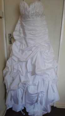 Beautiful Wedding Dress - REDUCED BARGAIN