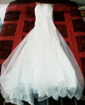 beautiful wedding dress size 32 ,