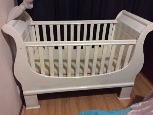 Beautiful white sleigh cot for sale - good condition