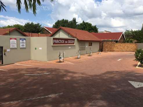 BEAUTIFULL OFFICES FOR SALE ON SAXBY AVE, ELDORAIGNE, WITH MAIN ROAD VISIBILITY