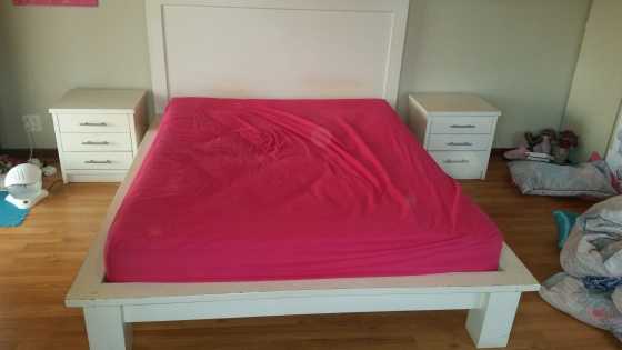 Bed met bedkassies