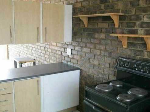 Bedfordview Open plan garden cottage to let for R3200 excl wampl NO PETS, NO KIDS