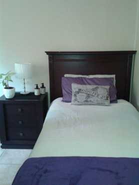 BEDROOM SUITE. HEADBOARD R550 (SINGLE) WITH 1 X MATCHING PEDESTAL R1050