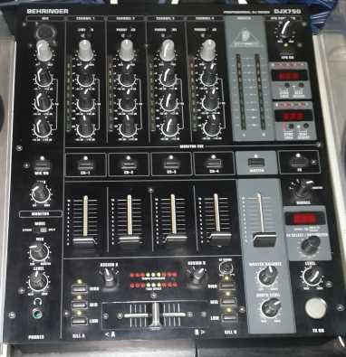 Behringer djx750 4 channel mixer with effects