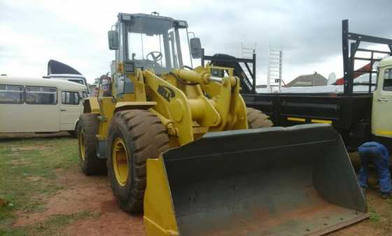 BELL FRONT END LOADER FITTED WITH ADE 366.IN EXELLENT CONDITION