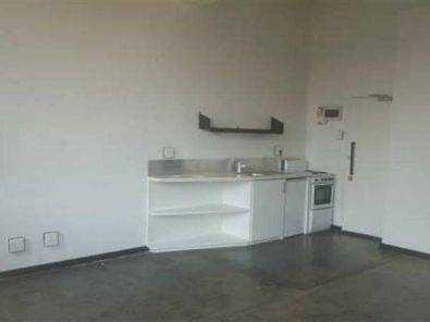 Bellevue East Open plan bachelor flat R2300