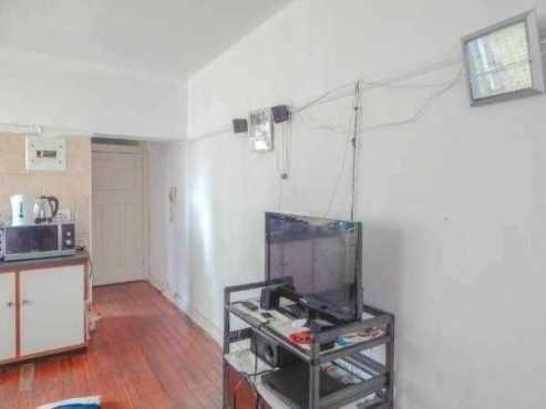 Bellevue East Open plan bachelor flat with separate bathroom and kitchen Rental R2900