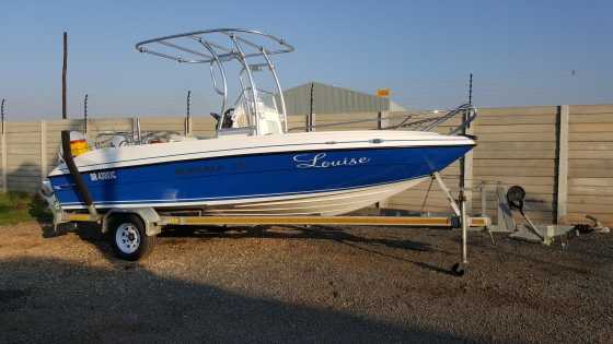 Benguela (19ft) Centre console with 2 x Evinrude E-Tec 90hp motors.