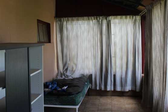 BENONI-LILYVALE-A BIG BIG BARGAIN-GOOD HOUSE 3 BEDS(ALSO OTHER ROOMS) PLUS  WSHOP PLUS SEP COTTAGE