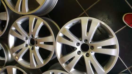 Benz original 17 set r5499 like new  and with a set of 4x brand new tyres 2254517