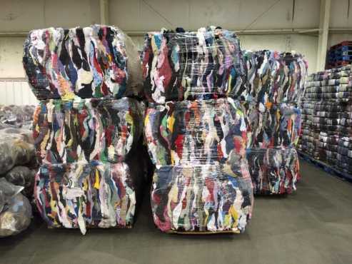 Best Bales Of Clothing At A Very Good Price ( Grade AAA