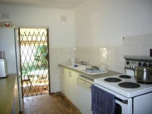 Bez Valley 3bedroomed house to let for R6500 EXCL WATER AND LIGHTS Call 063-2377342 or whats app 062