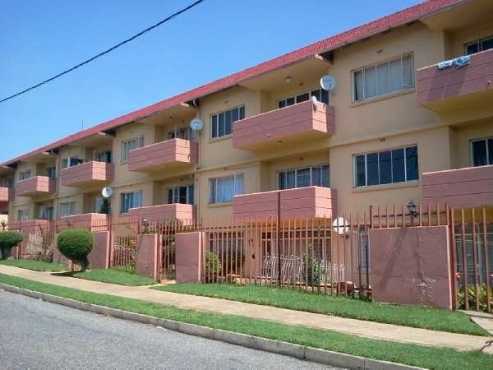 Big 1 bedroom unit in florida lake R265 000