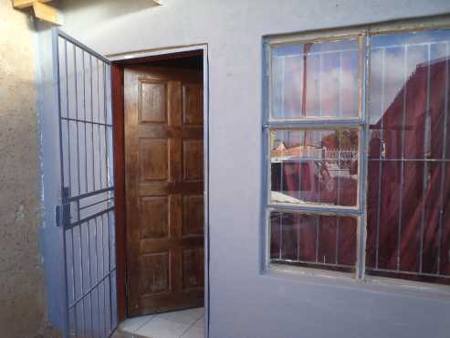 BIG AND NICE IN A SAFE PLACE ROOMS TO RENT . IN EXT 2 SOSHANGUVE AREA CALL 0823121237