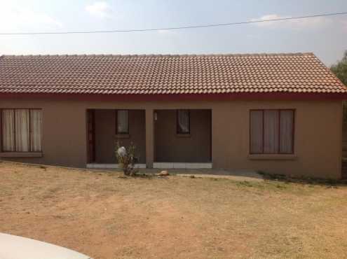 Big bachelor flat for rent at Heuweloord, Centurion