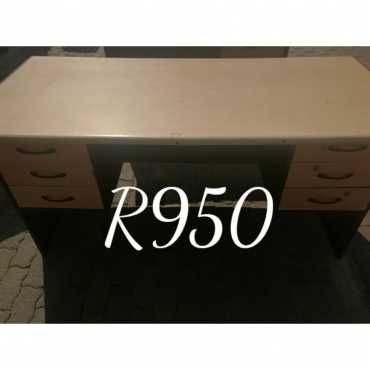 BIG DESK WITH 6 DRAWERS FOR SALE